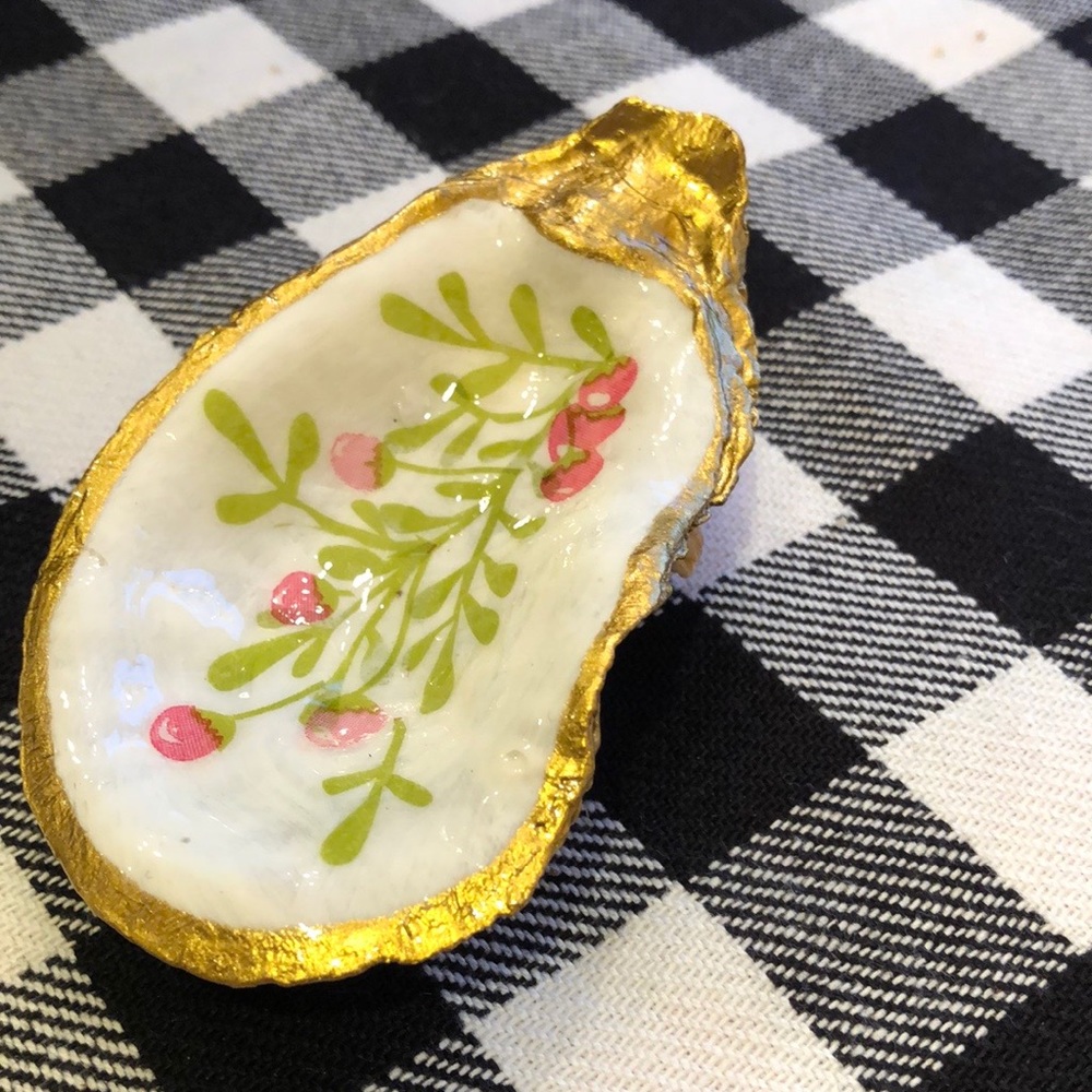 Découpage Oyster Shell Ring & Trinket Dish featuring berries